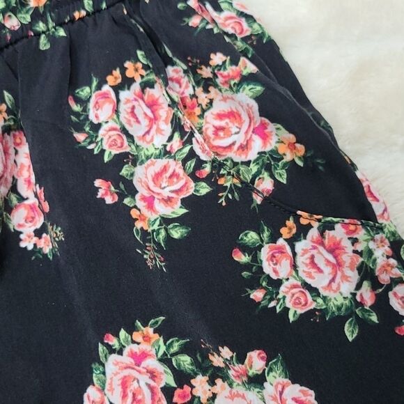 F21 Pink Rose Floral Strapless Romper Pockets Black Shorts Small Stretchy Boho - Picture 3 of 7